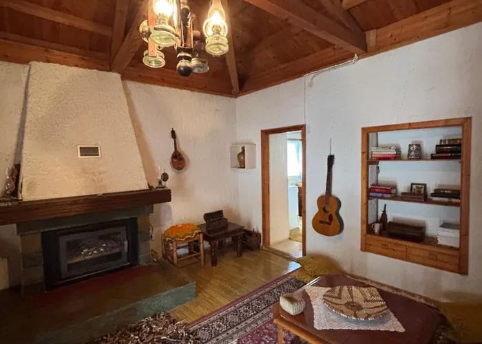 To Xylino Ano Potamia